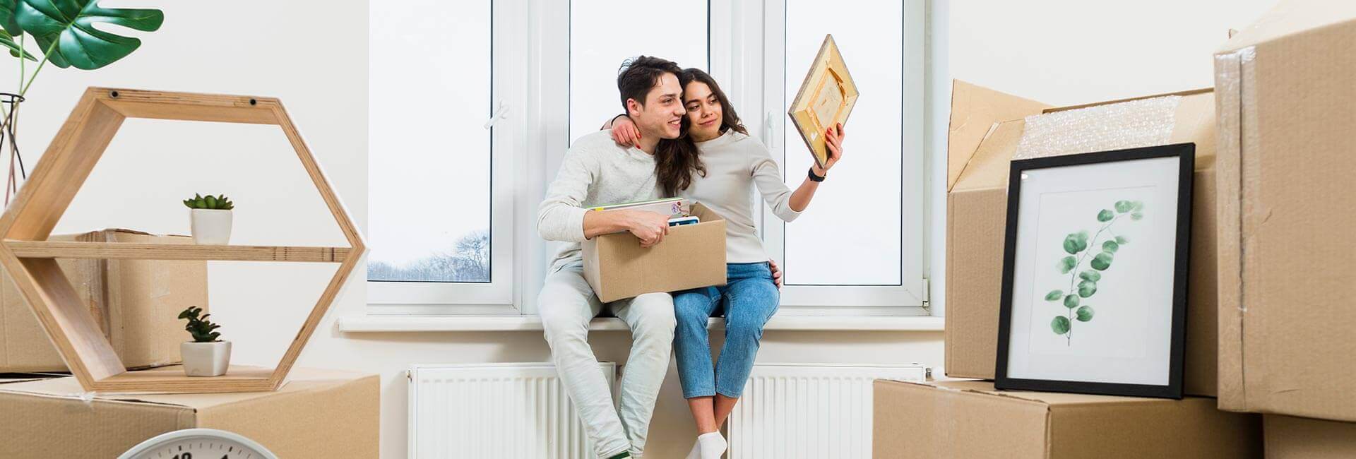 Paar in neuer Wohnung