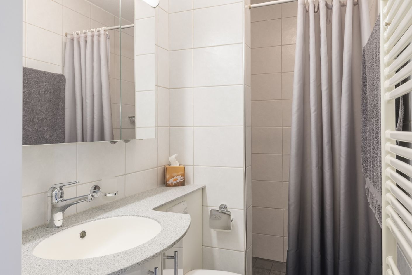 Badezimmer mit Dusche